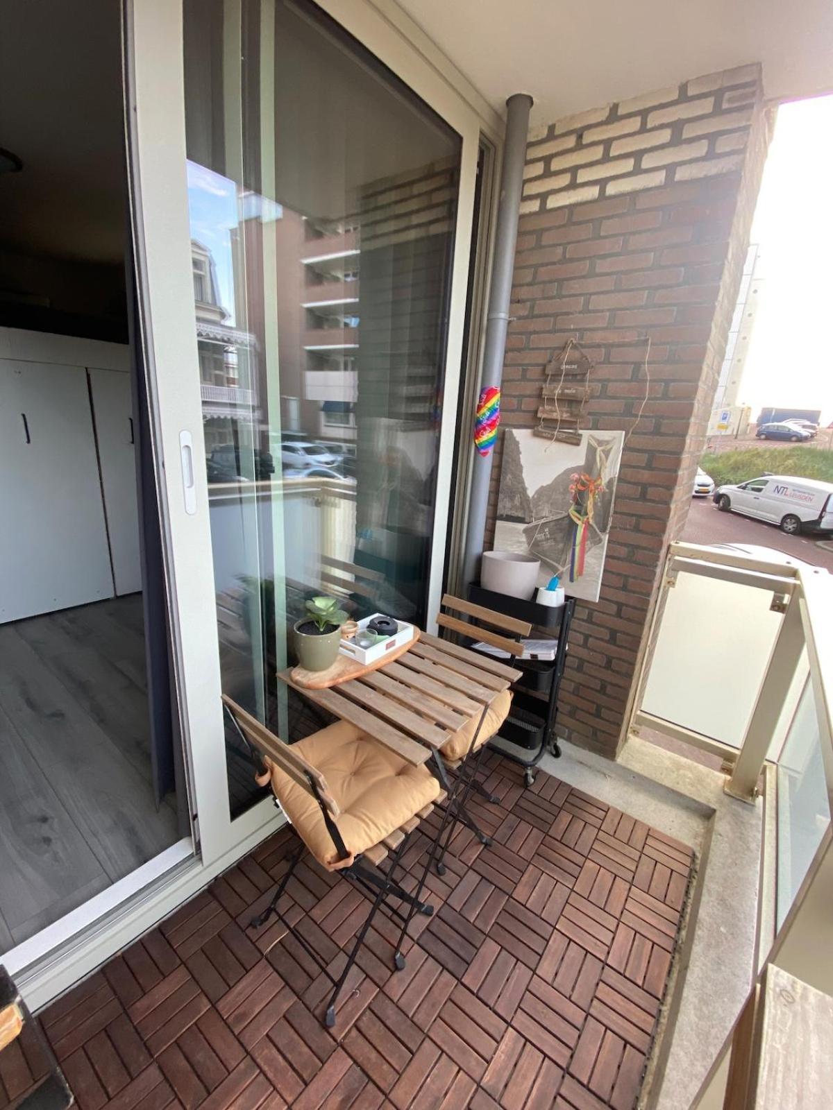 The Scheveningse Meisjes * Den Haag