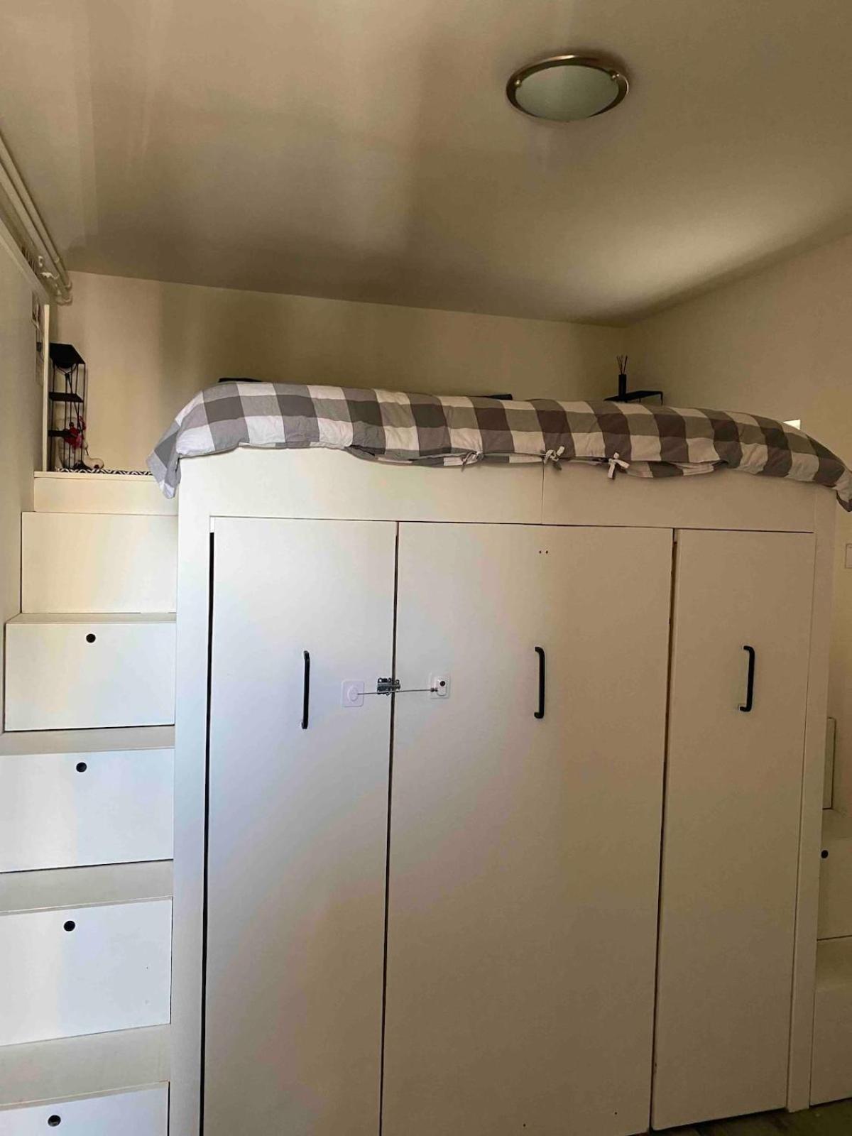 The Scheveningse Meisjes Den Haag