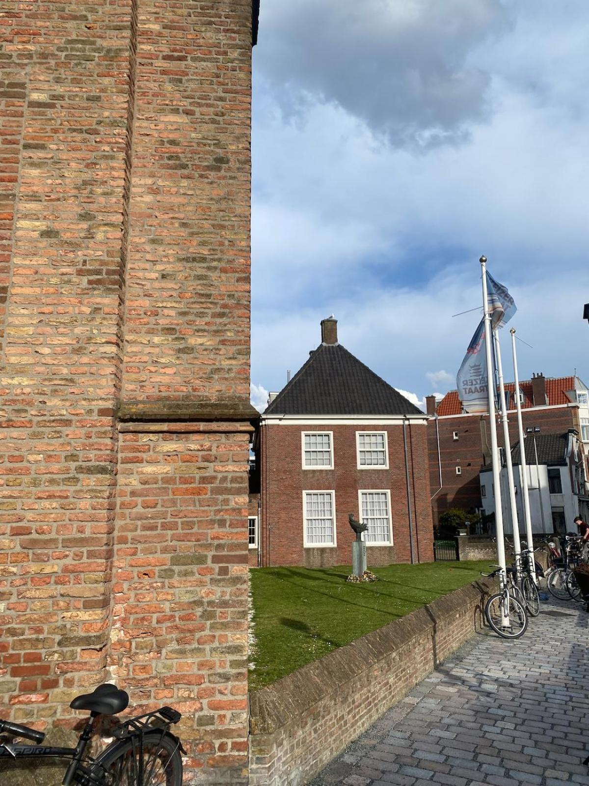 The Scheveningse Meisjes Den Haag