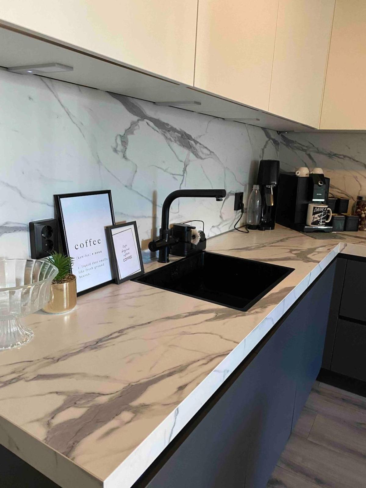 The Scheveningse Meisjes * Den Haag